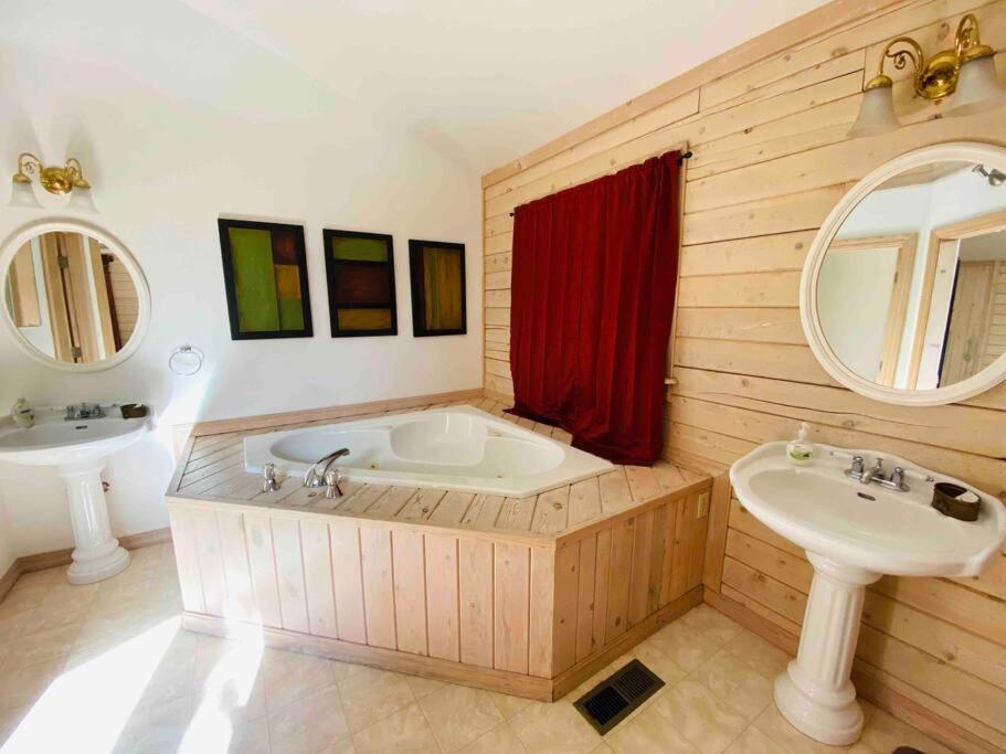 The Luxury Suite At Bear Mountain Eureka Springs Exterior photo